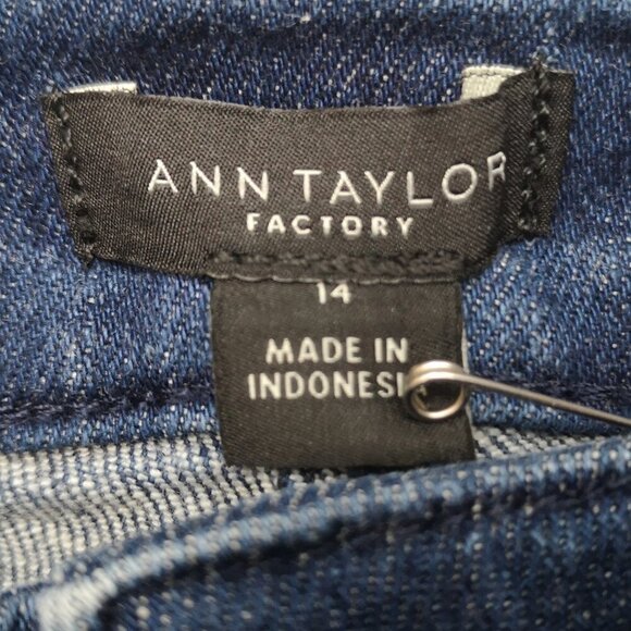Ann Taylor Factory Ladies Size 14 Dark Wash Slight Flare Jeans - Picture 3 of 12